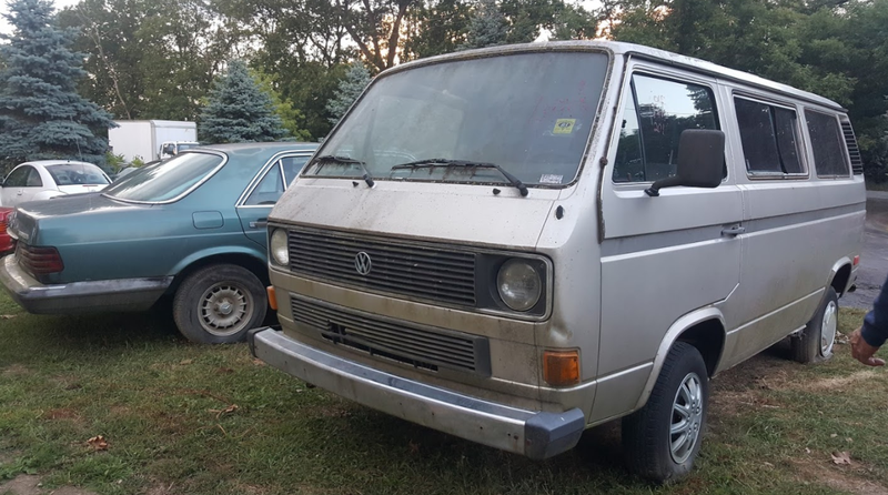Illustration for article titled A Michigan Town Is Forcing This Man To Sell 20 Old Cars Off His Property Every Month